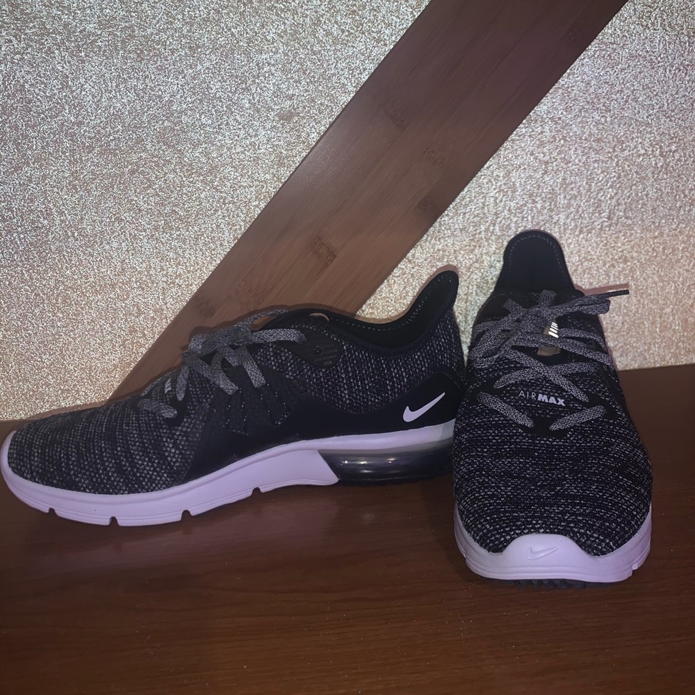 Air Max Nike’s size 8.5